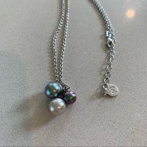 Silver pearl pendant necklace